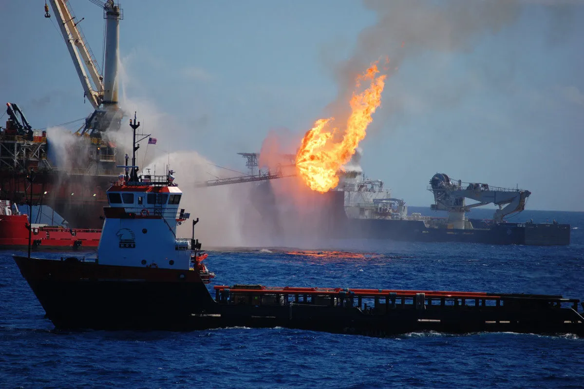 Response to oil spill at Deepwater Horizon site (Credit: NOAA).